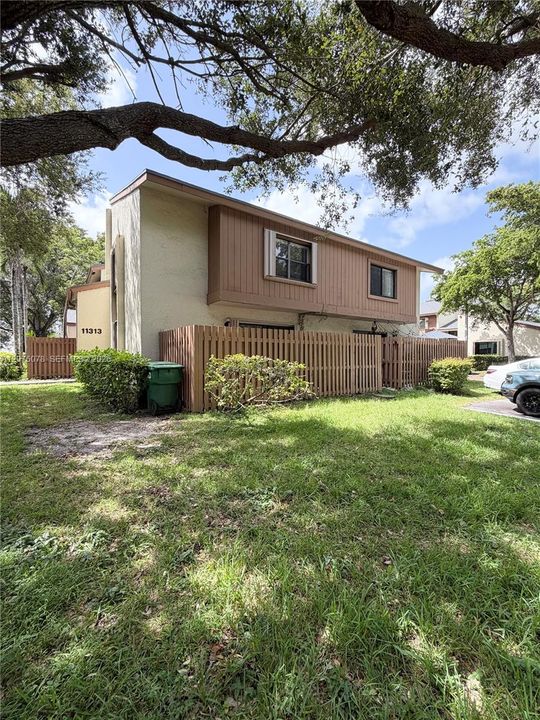 For Rent: $2,900 (2 beds, 1 baths, 1400 Square Feet)