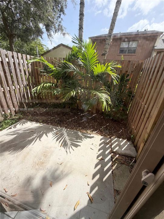 For Rent: $2,900 (2 beds, 1 baths, 1400 Square Feet)