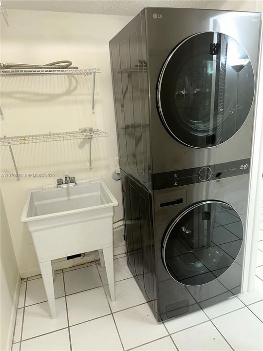 For Rent: $2,900 (2 beds, 1 baths, 1400 Square Feet)