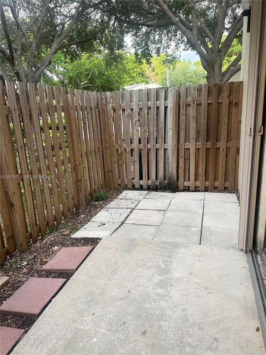 For Rent: $2,900 (2 beds, 1 baths, 1400 Square Feet)