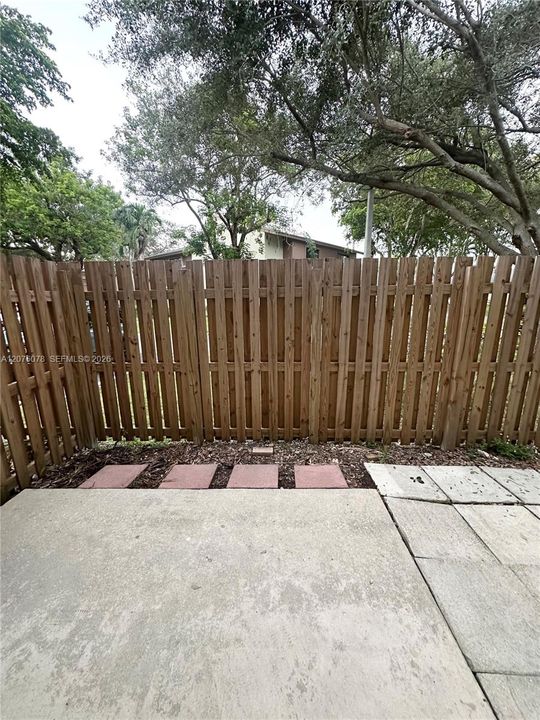 For Rent: $2,900 (2 beds, 1 baths, 1400 Square Feet)