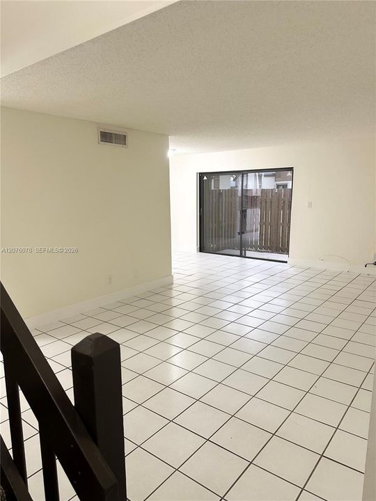 For Rent: $2,900 (2 beds, 1 baths, 1400 Square Feet)