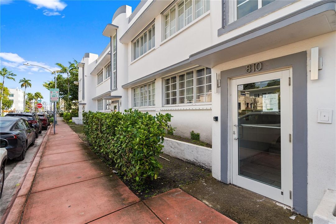 For Rent: $2,300 (2 beds, 1 baths, 469 Square Feet)