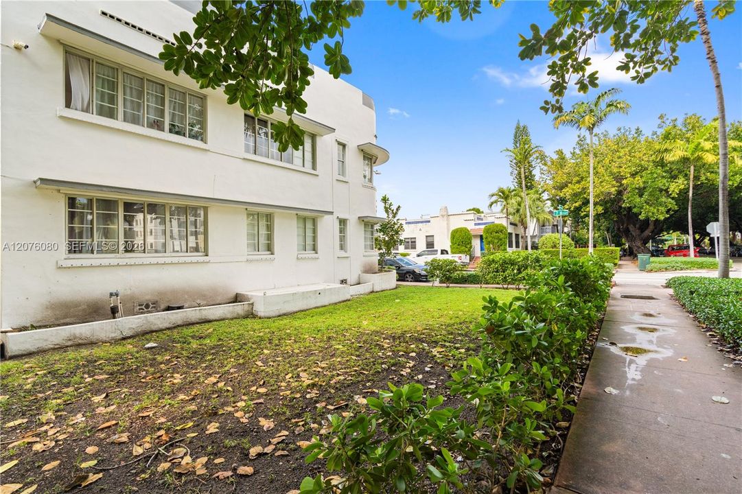 For Rent: $2,300 (2 beds, 1 baths, 469 Square Feet)