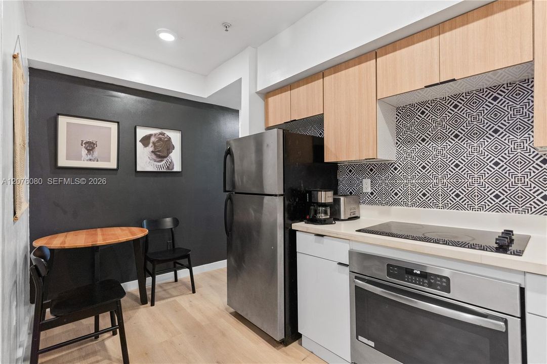 For Rent: $2,300 (2 beds, 1 baths, 469 Square Feet)