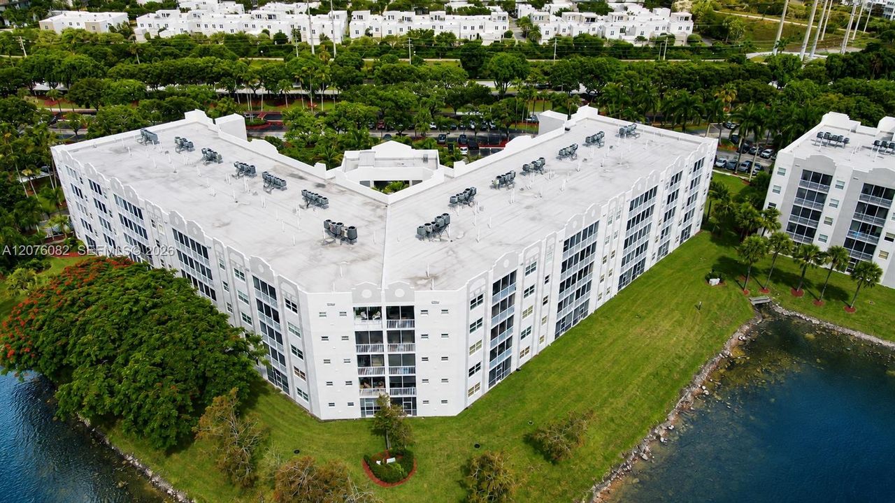 En Venta: $480,000 (2 camas, 2 baños, 1700 Pies cuadrados)