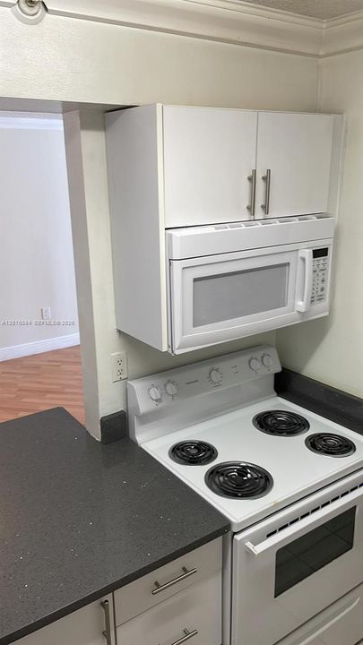 For Rent: $2,500 (2 beds, 1 baths, 786 Square Feet)