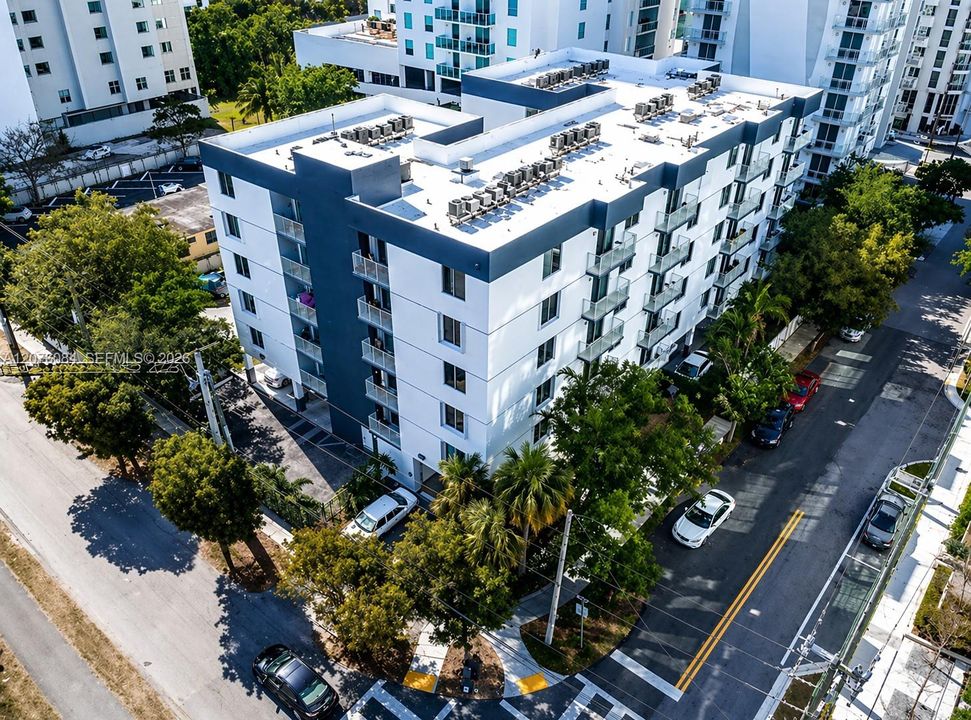 For Rent: $2,500 (2 beds, 1 baths, 786 Square Feet)
