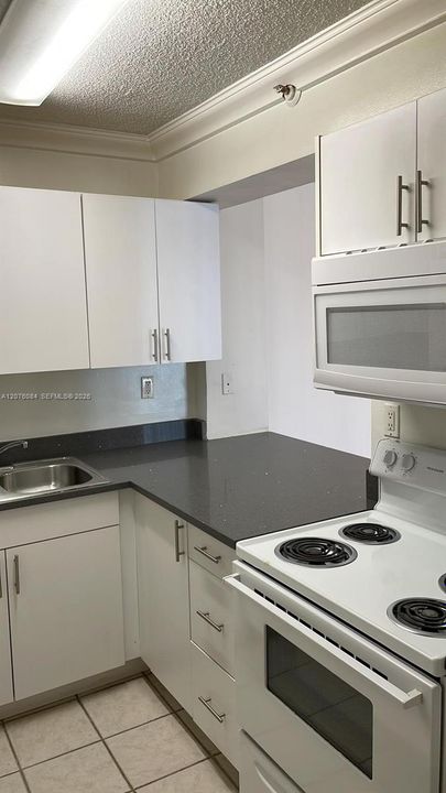 For Rent: $2,500 (2 beds, 1 baths, 786 Square Feet)