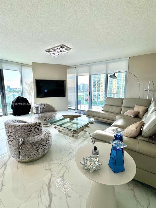 出租: $10,000 (3 贝兹, 3 浴室, 1892 平方英尺)