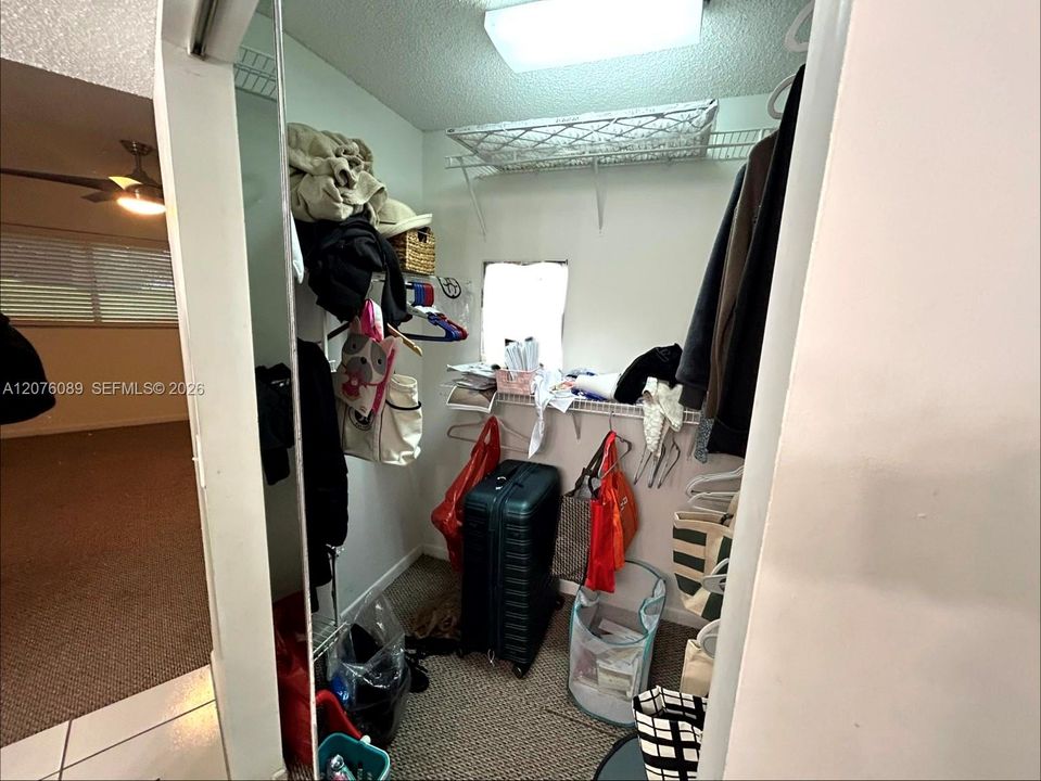 For Sale: $185,000 (2 beds, 1 baths, 936 Square Feet)