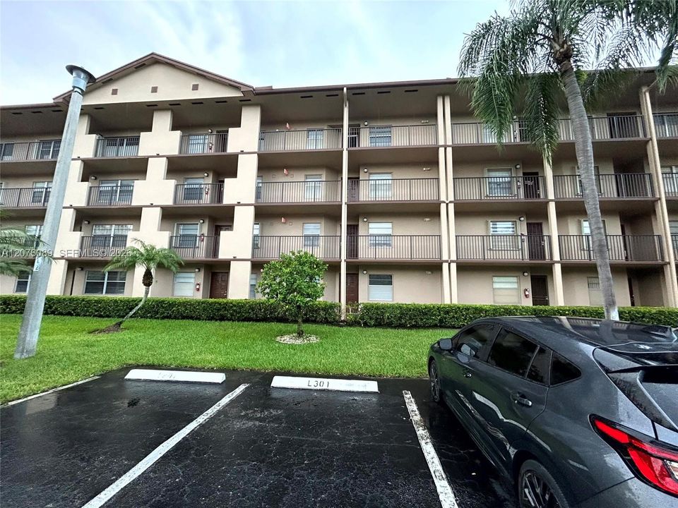 For Sale: $185,000 (2 beds, 1 baths, 936 Square Feet)