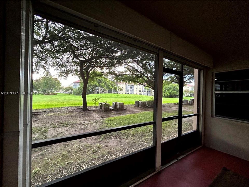 For Sale: $185,000 (2 beds, 1 baths, 936 Square Feet)