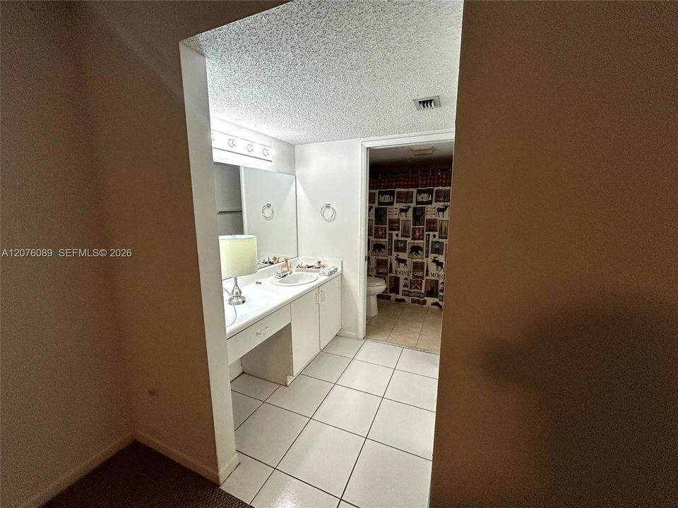 For Sale: $185,000 (2 beds, 1 baths, 936 Square Feet)