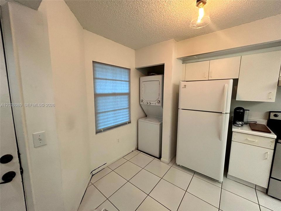 For Sale: $185,000 (2 beds, 1 baths, 936 Square Feet)