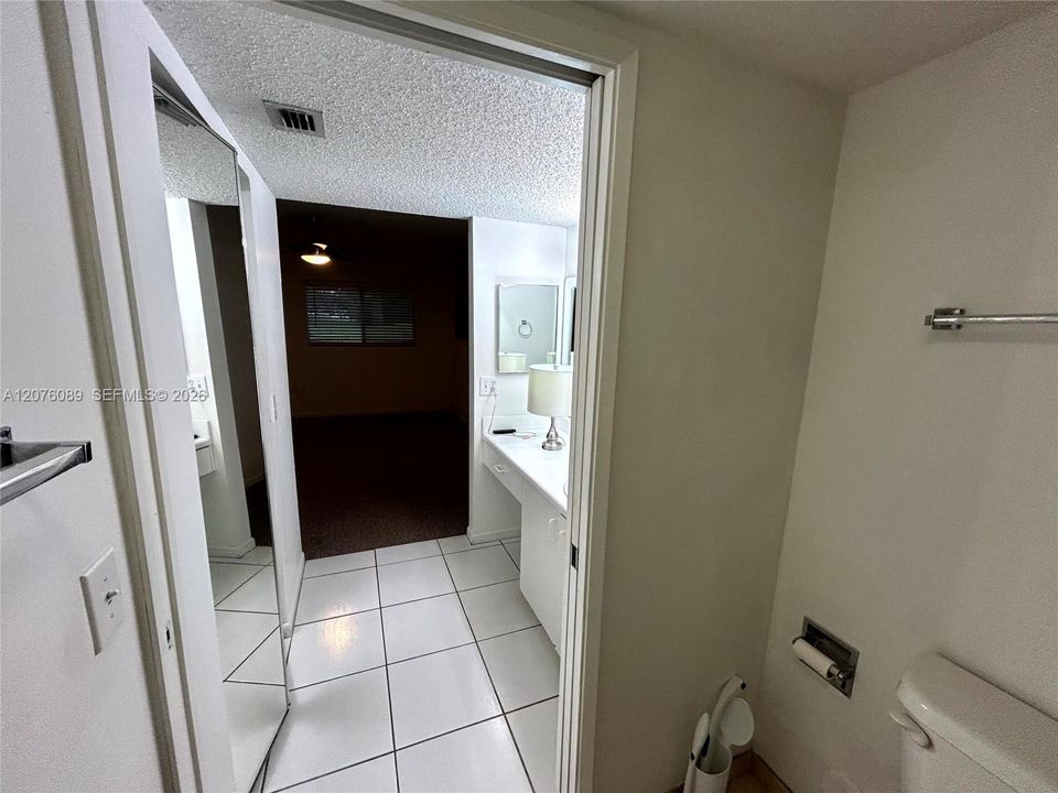 For Sale: $185,000 (2 beds, 1 baths, 936 Square Feet)