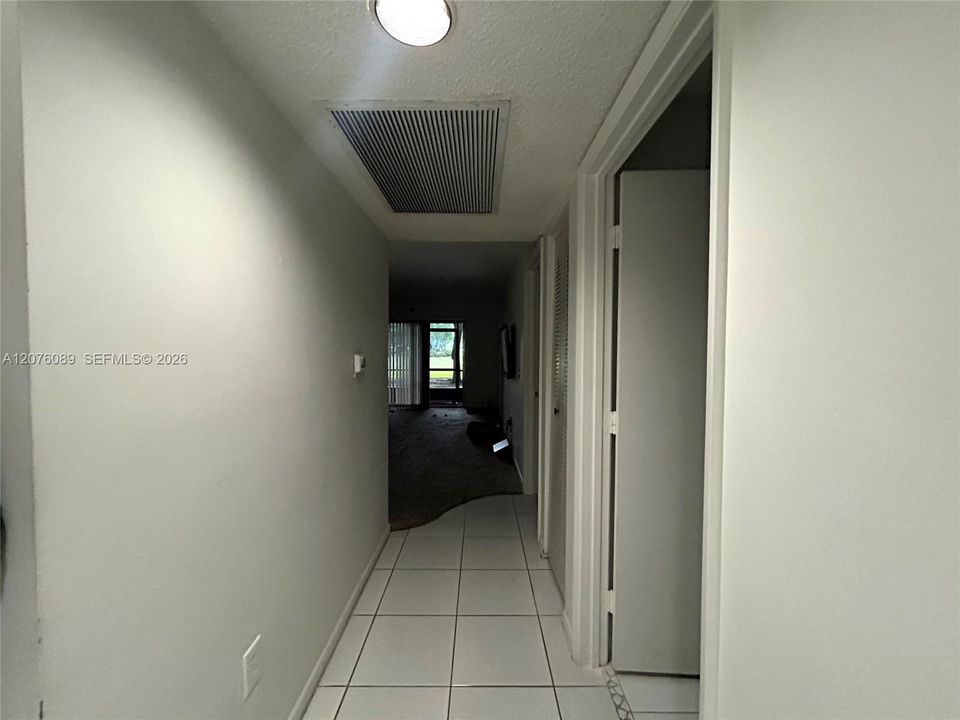 For Sale: $185,000 (2 beds, 1 baths, 936 Square Feet)