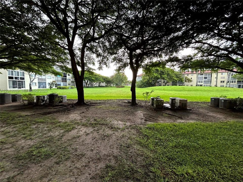 For Sale: $185,000 (2 beds, 1 baths, 936 Square Feet)