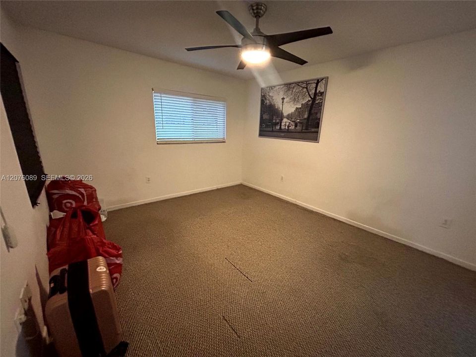 For Sale: $185,000 (2 beds, 1 baths, 936 Square Feet)