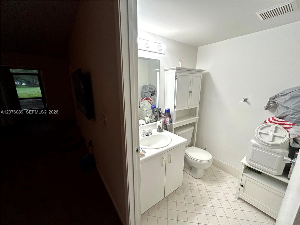 For Sale: $185,000 (2 beds, 1 baths, 936 Square Feet)