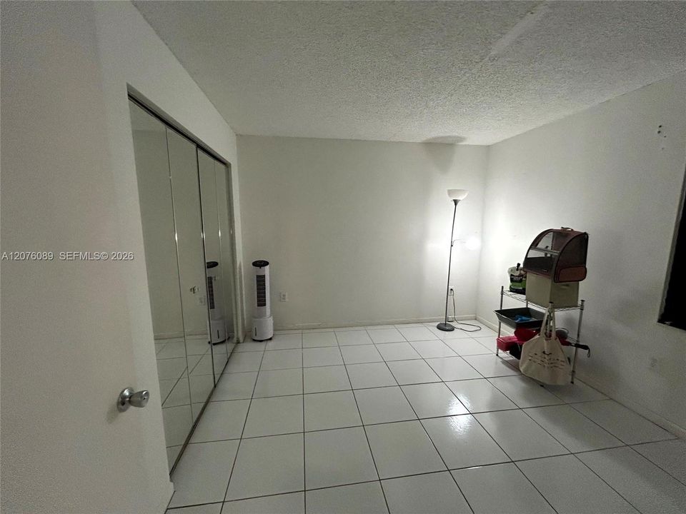 For Sale: $185,000 (2 beds, 1 baths, 936 Square Feet)