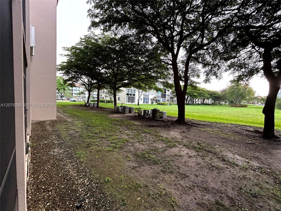 For Sale: $185,000 (2 beds, 1 baths, 936 Square Feet)