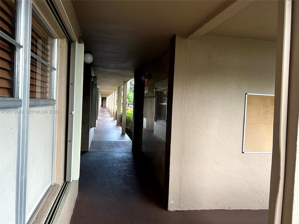 For Sale: $185,000 (2 beds, 1 baths, 936 Square Feet)