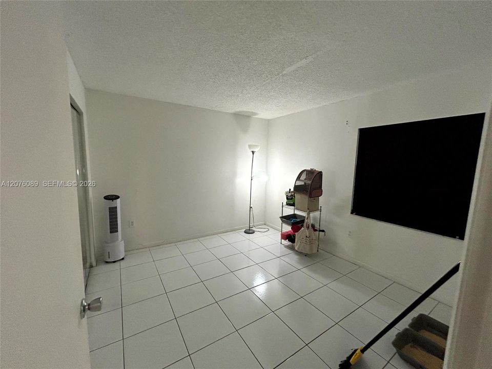 For Sale: $185,000 (2 beds, 1 baths, 936 Square Feet)