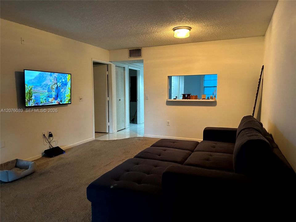 For Sale: $185,000 (2 beds, 1 baths, 936 Square Feet)