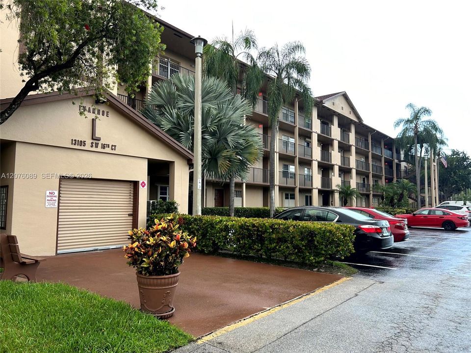 For Sale: $185,000 (2 beds, 1 baths, 936 Square Feet)