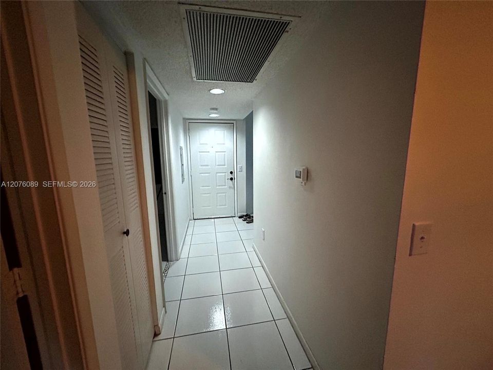 For Sale: $185,000 (2 beds, 1 baths, 936 Square Feet)