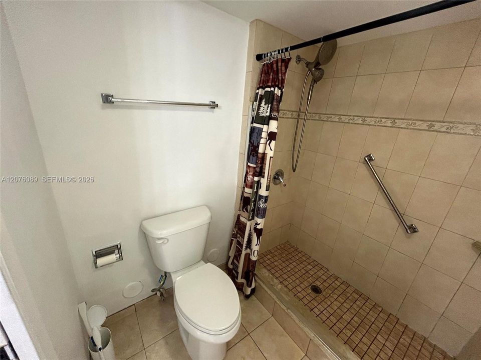 For Sale: $185,000 (2 beds, 1 baths, 936 Square Feet)