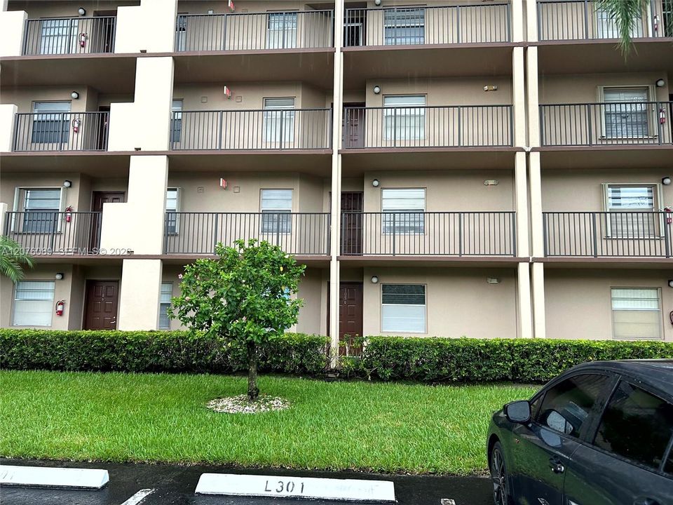 For Sale: $185,000 (2 beds, 1 baths, 936 Square Feet)