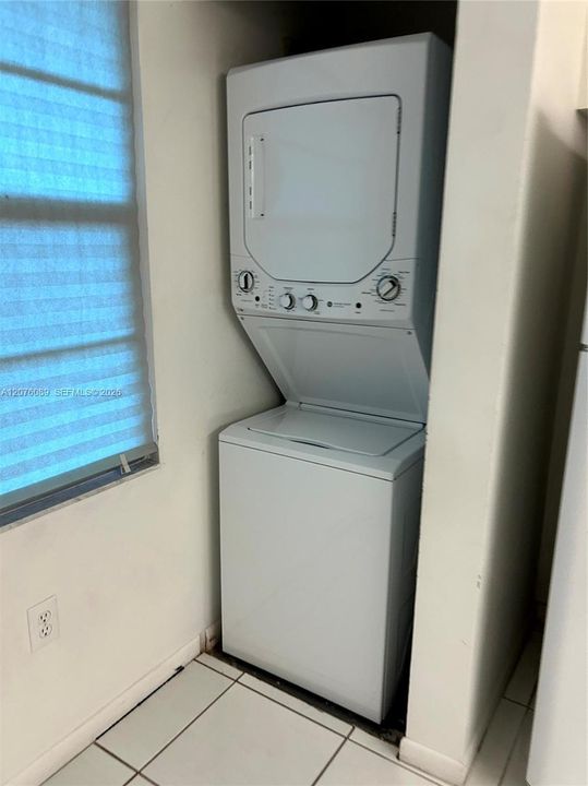 For Sale: $185,000 (2 beds, 1 baths, 936 Square Feet)