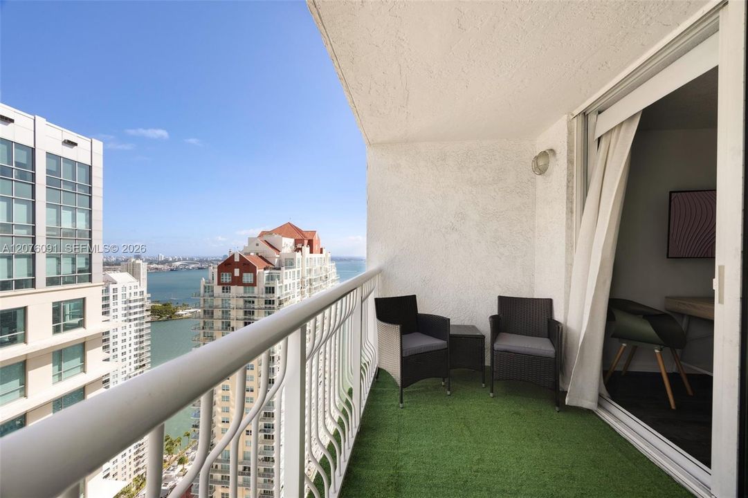 For Rent: $2,750 (0 beds, 1 baths, 425 Square Feet)