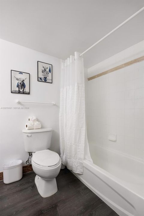 For Rent: $2,750 (0 beds, 1 baths, 425 Square Feet)