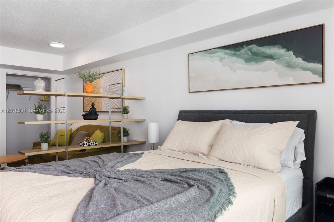For Rent: $2,750 (0 beds, 1 baths, 425 Square Feet)
