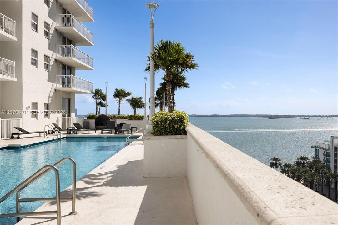 For Rent: $2,750 (0 beds, 1 baths, 425 Square Feet)