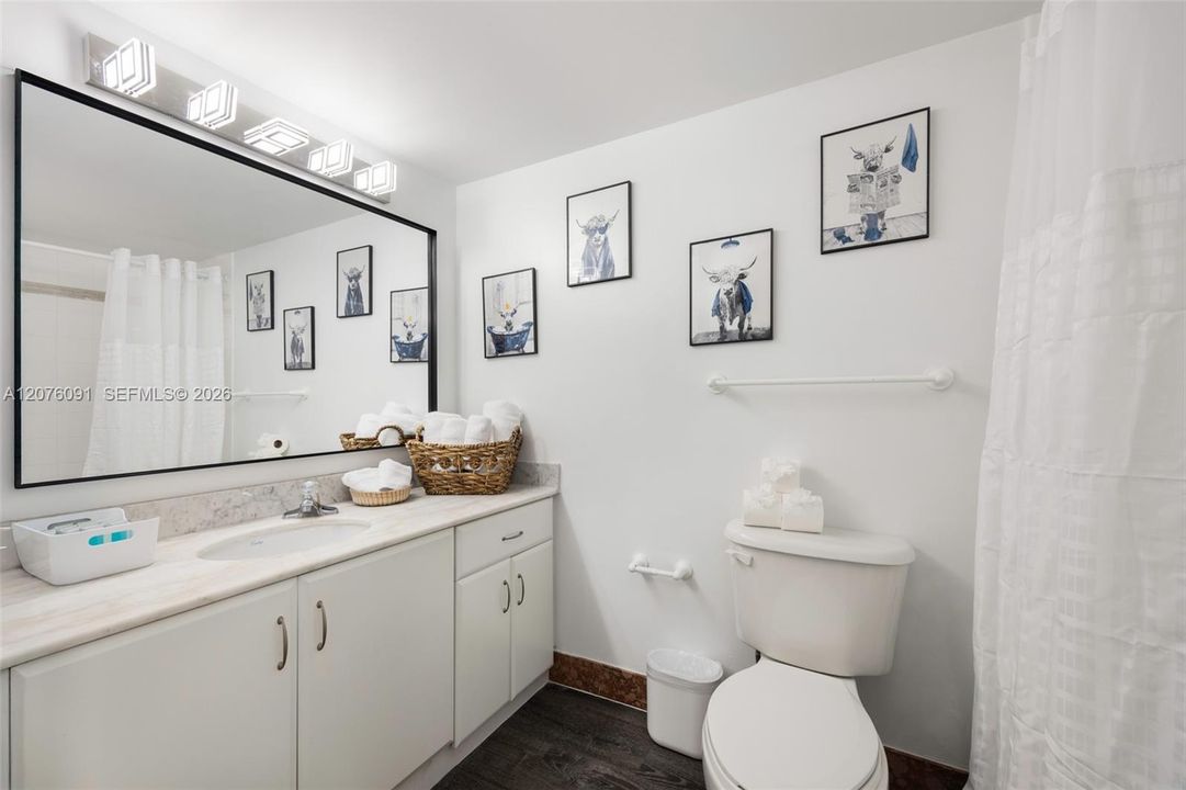 For Rent: $2,750 (0 beds, 1 baths, 425 Square Feet)