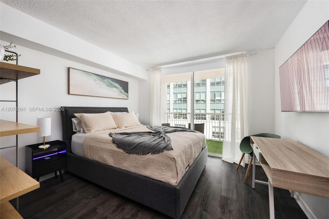For Rent: $2,750 (0 beds, 1 baths, 425 Square Feet)