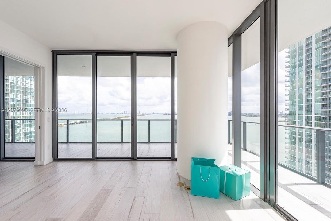 For Sale: $1,895,000 (4 beds, 4 baths, 1871 Square Feet)
