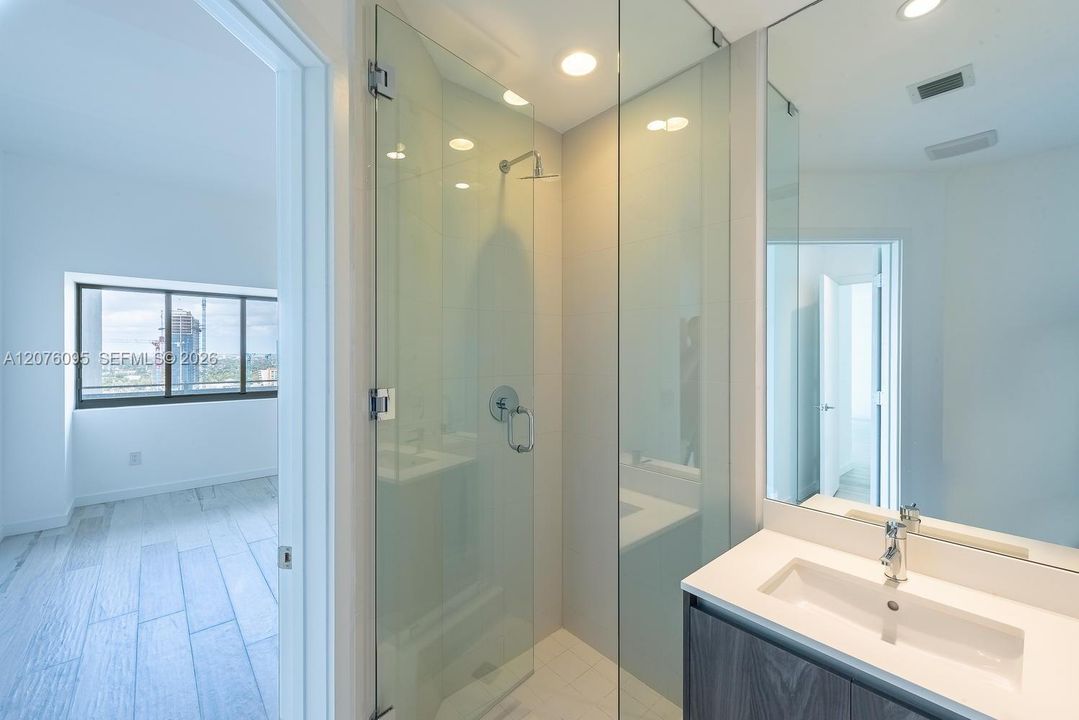 Guest bathroom #1