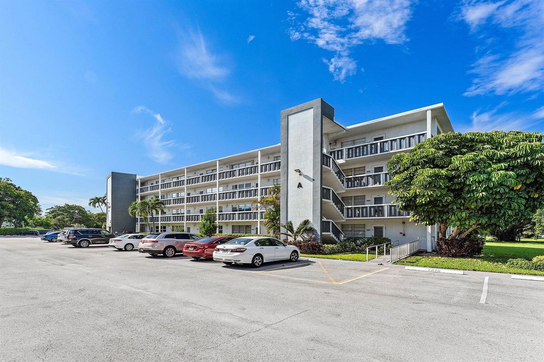 001-1015BerkshireA-DeerfieldBeach-FL-334