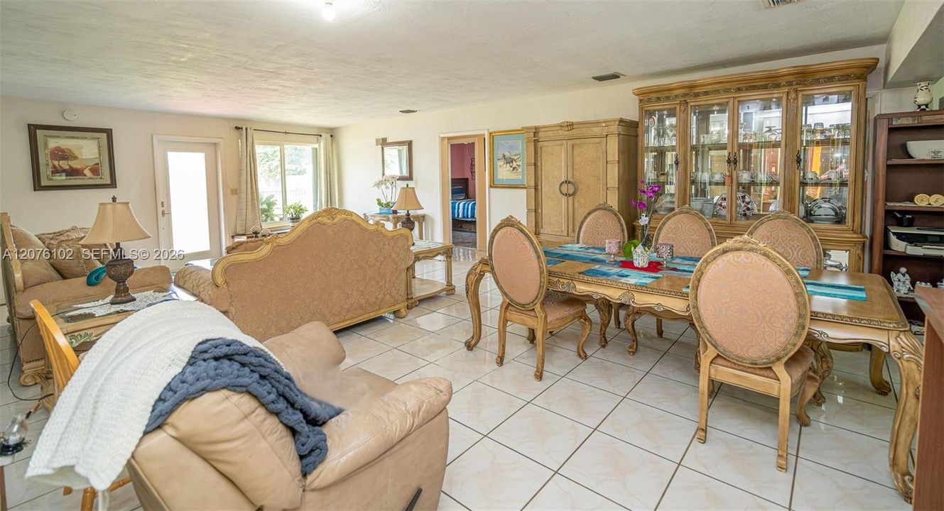 For Sale: $535,000 (3 beds, 2 baths, 1562 Square Feet)