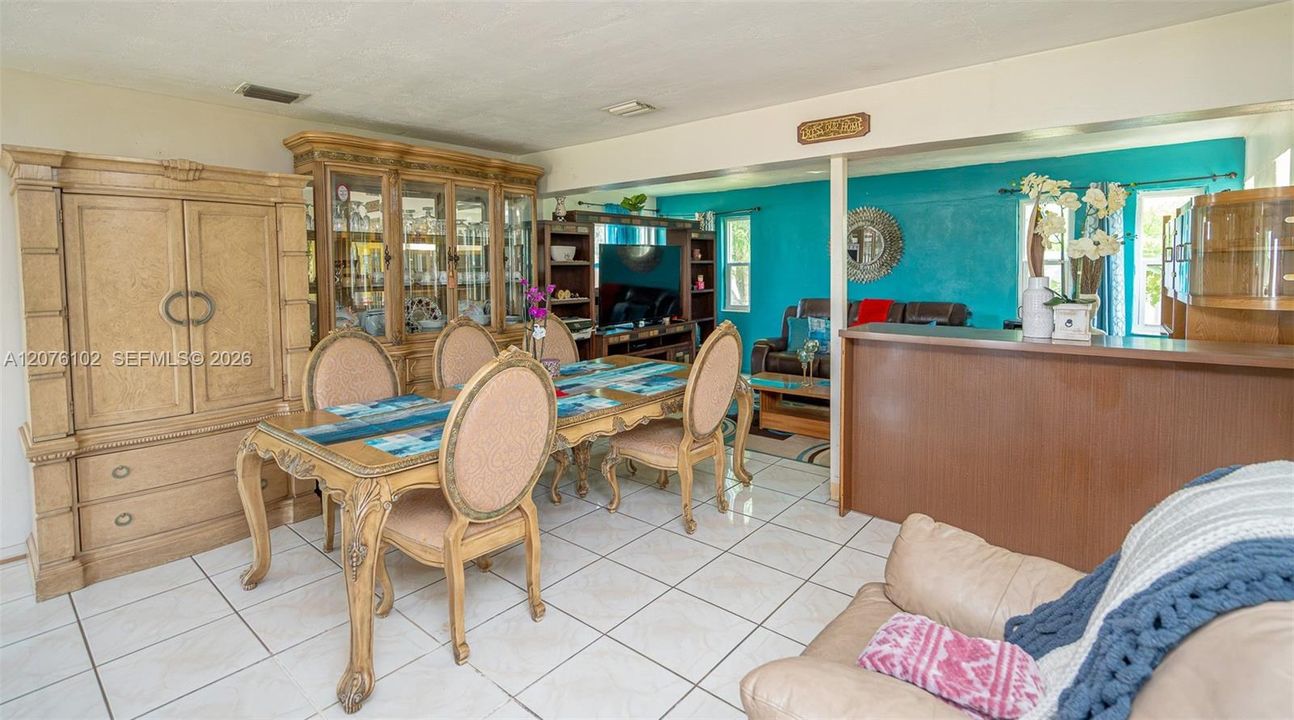 For Sale: $535,000 (3 beds, 2 baths, 1562 Square Feet)