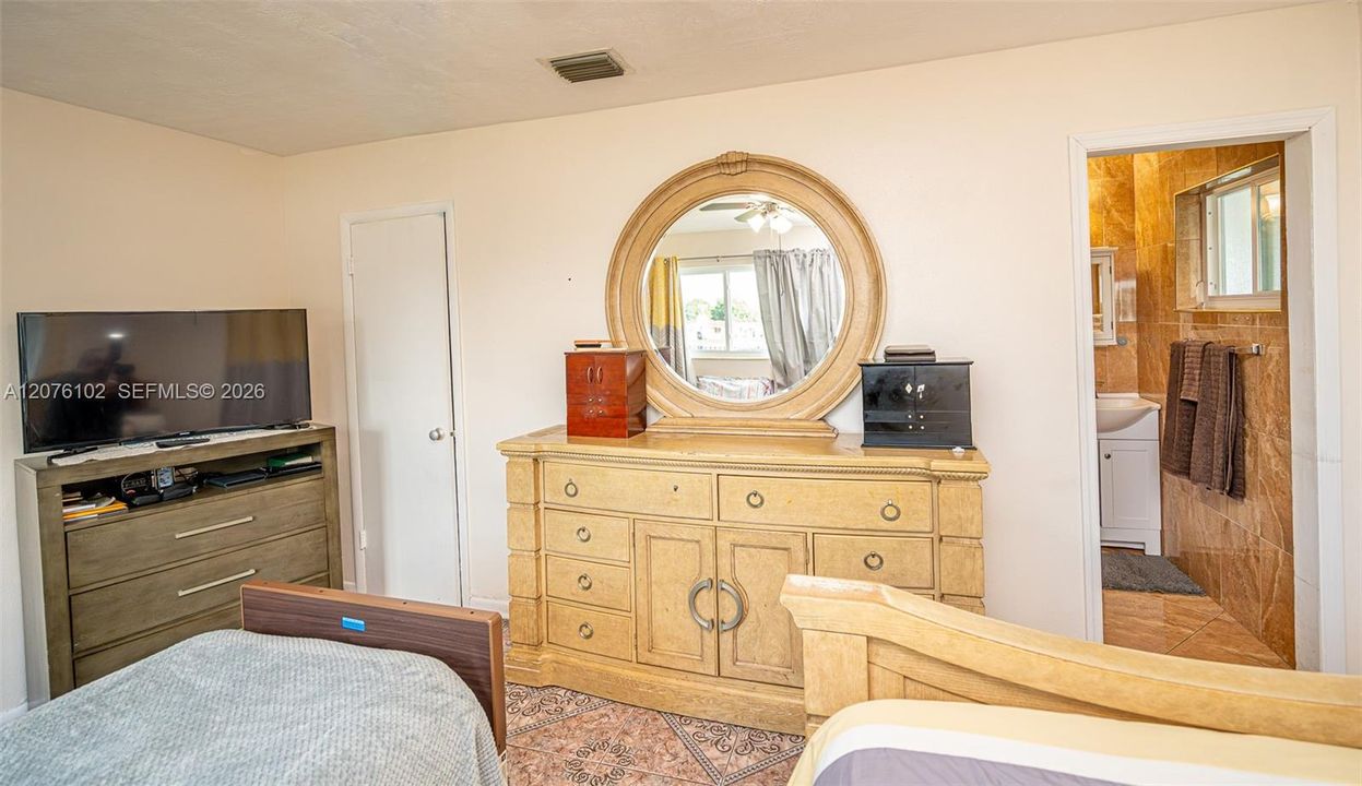 For Sale: $535,000 (3 beds, 2 baths, 1562 Square Feet)