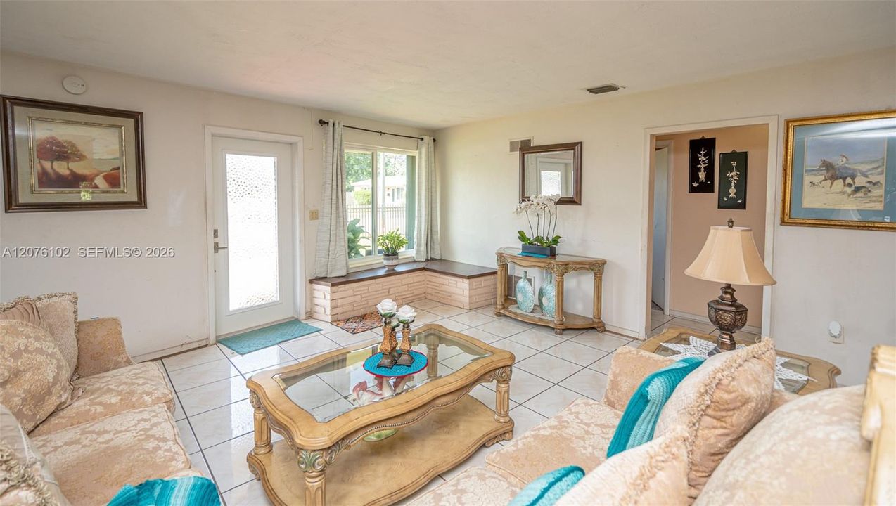 For Sale: $535,000 (3 beds, 2 baths, 1562 Square Feet)