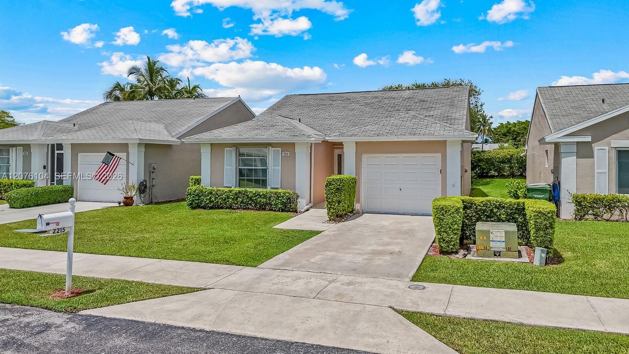 For Sale: $340,000 (2 beds, 2 baths, 1171 Square Feet)