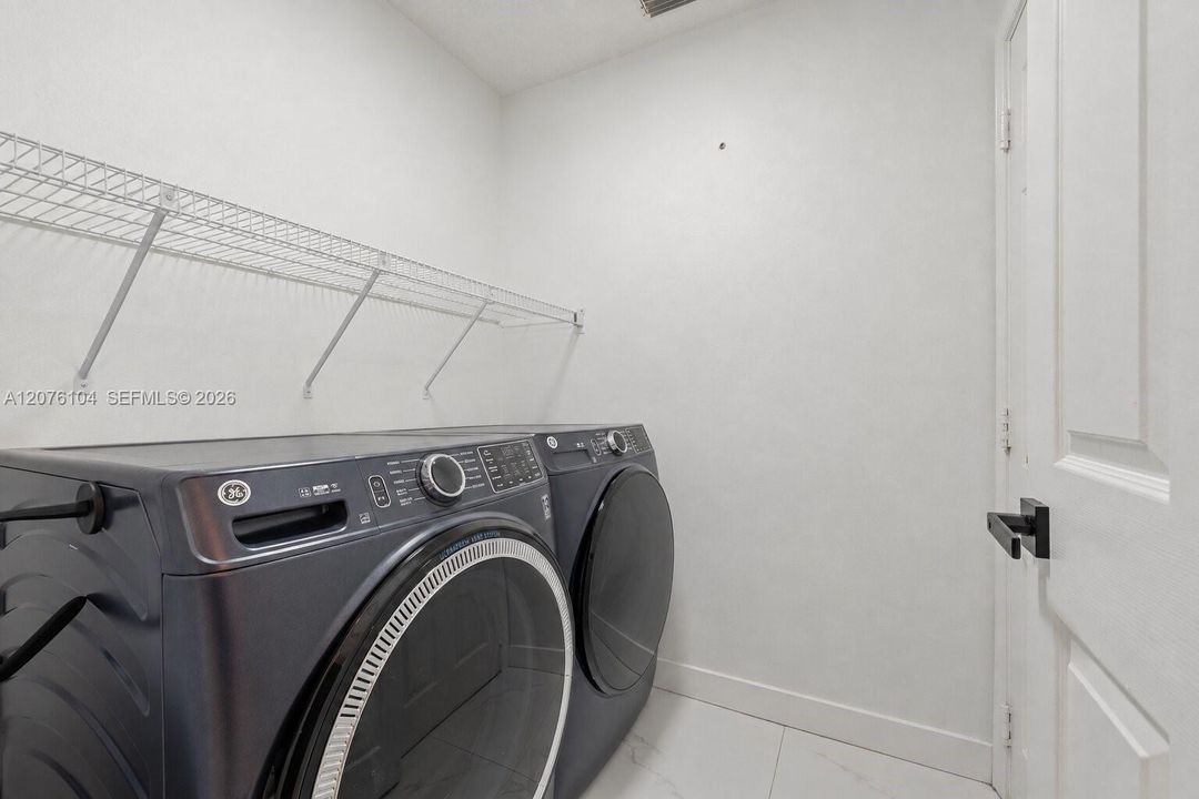 For Sale: $340,000 (2 beds, 2 baths, 1171 Square Feet)