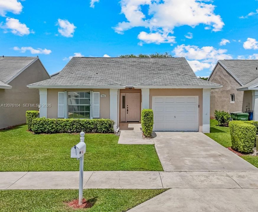For Sale: $340,000 (2 beds, 2 baths, 1171 Square Feet)